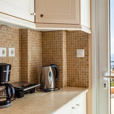 Verga Majestic Sunsets - Elegant & Secluded Retreat Villa *