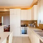 Verga Majestic Sunsets - Elegant & Secluded Retreat Villa Kalamata