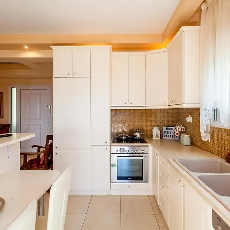 Verga Majestic Sunsets - Elegant & Secluded Retreat Villa Kalamata