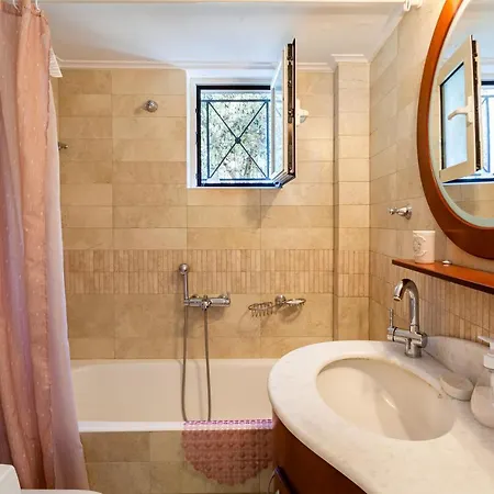 Verga Majestic Sunsets - Elegant & Secluded Retreat Kalamata