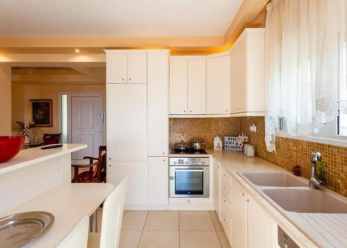 Verga Majestic Sunsets - Elegant & Secluded Retreat Вилла Каламата