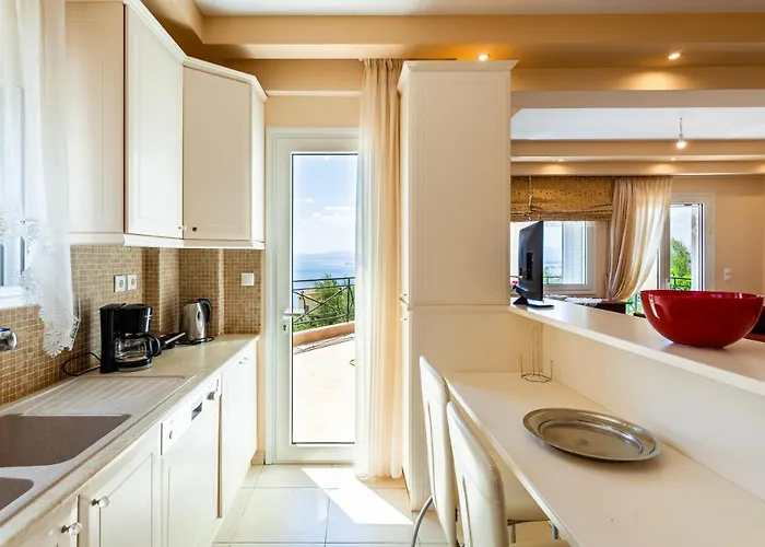 Villa Verga Majestic Sunsets - Elegant & Secluded Retreat Kalamata