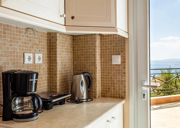 Verga Majestic Sunsets - Elegant & Secluded Retreat Villa *