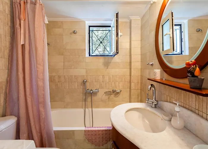 Verga Majestic Sunsets - Elegant & Secluded Retreat Kalamata